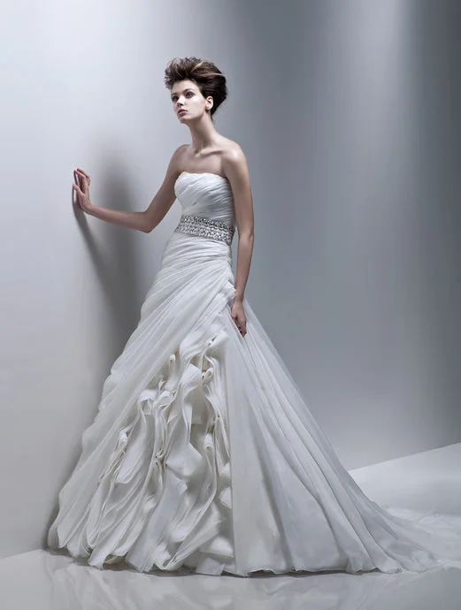 Special Offer – Act Fast!Enzoani Enzoani Fabi Size 4