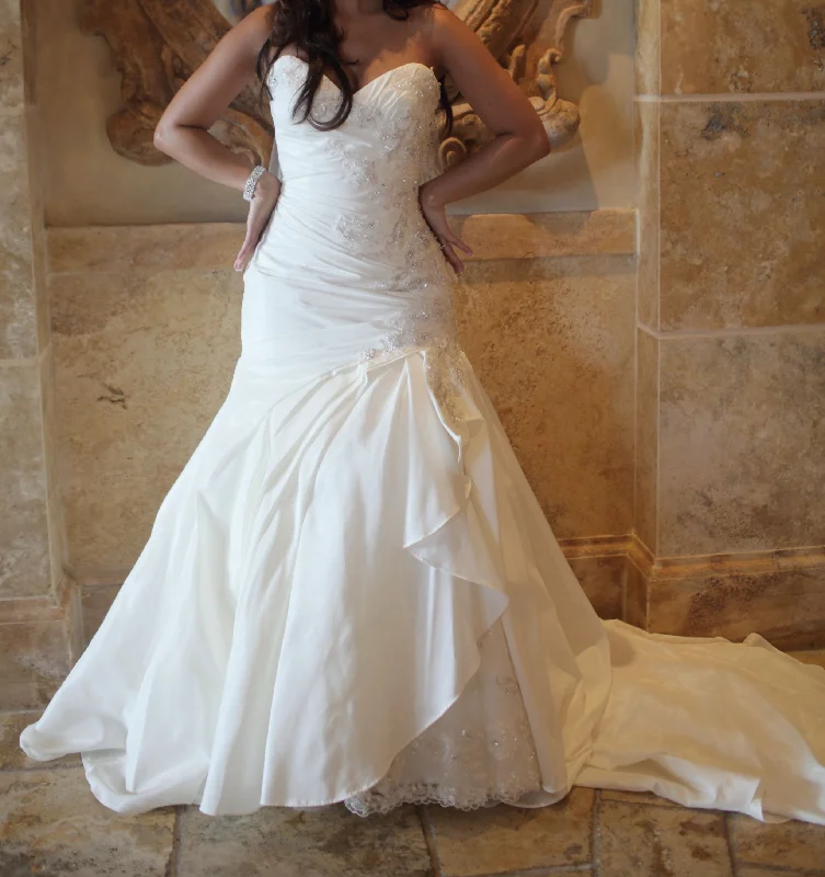 Get More for Less!Maggie Sottero Maggie Sottero Yovi Size 6