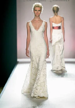 Get It Before It’s Gone!Monique Lhuillier Monique Lhuillier Miranda Size 6