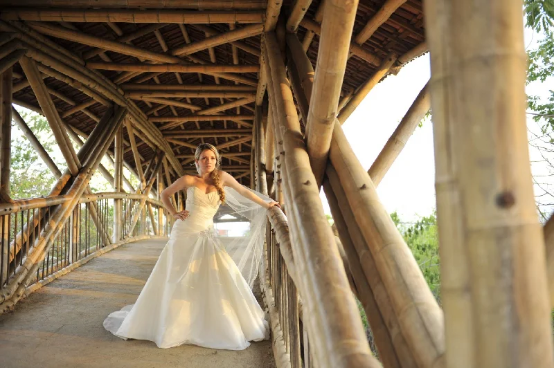Amazing Prices You Can’t Resist!Pronovias DOROTHY