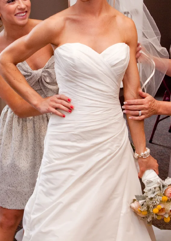 Your Favorite Items on Sale Now!Pronovias Harlem