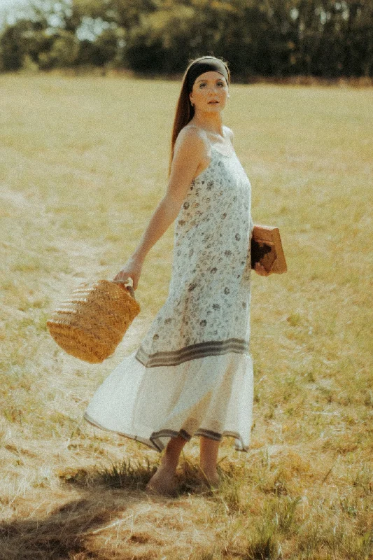 Today’s Deals, Tomorrow’s Regrets!Flowy Maxi Dress in Black Florals
