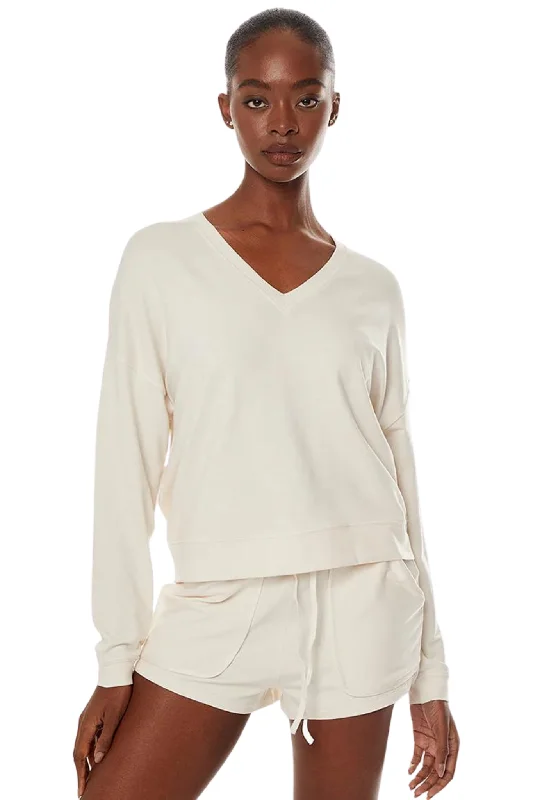 Don't Miss Out!Matinée de Tennis V-neck in Cream