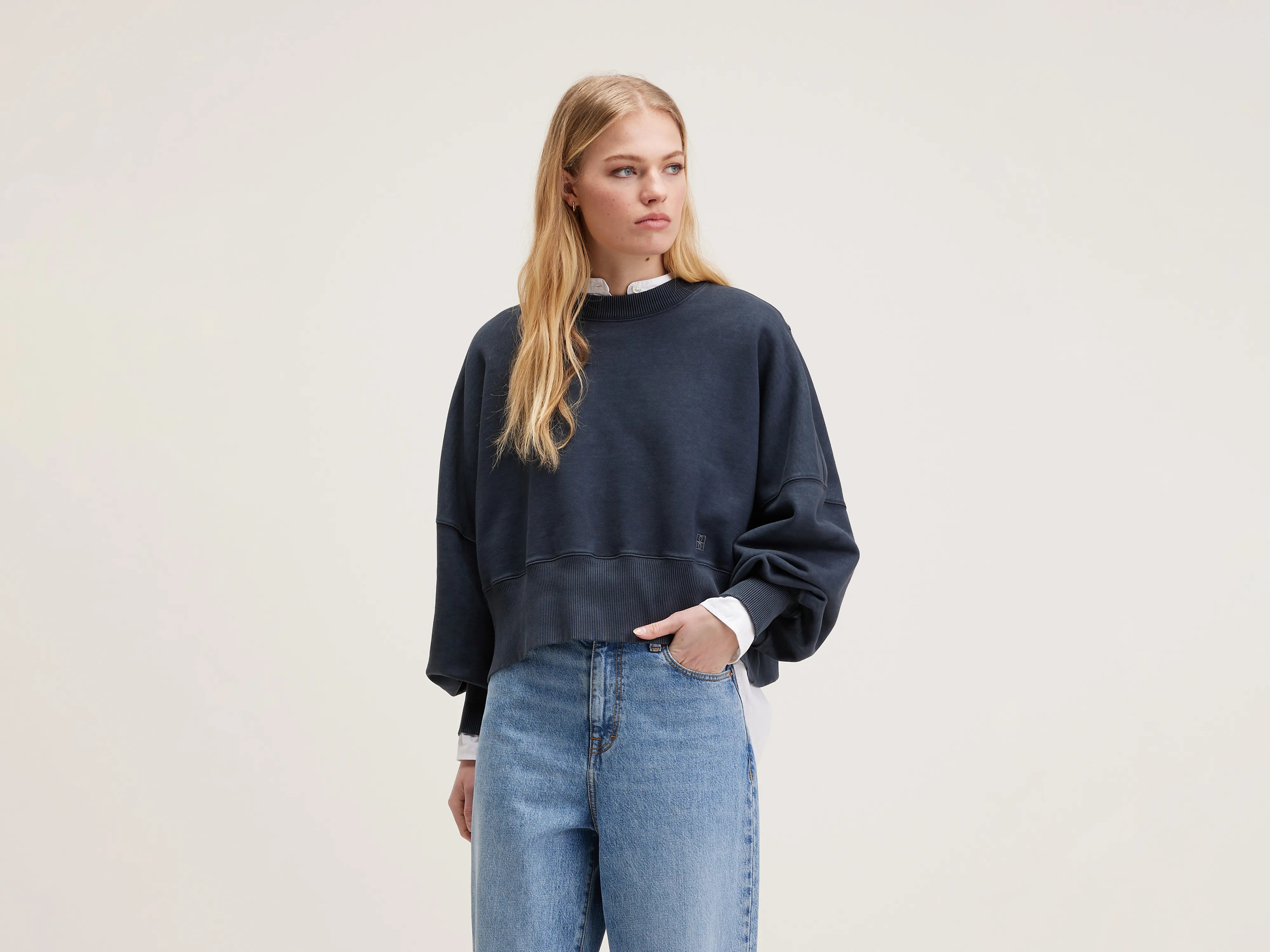 Your Best Deals Are Here!Salva cropped sweatshirt (242 / W / BLACK BEAUTY)