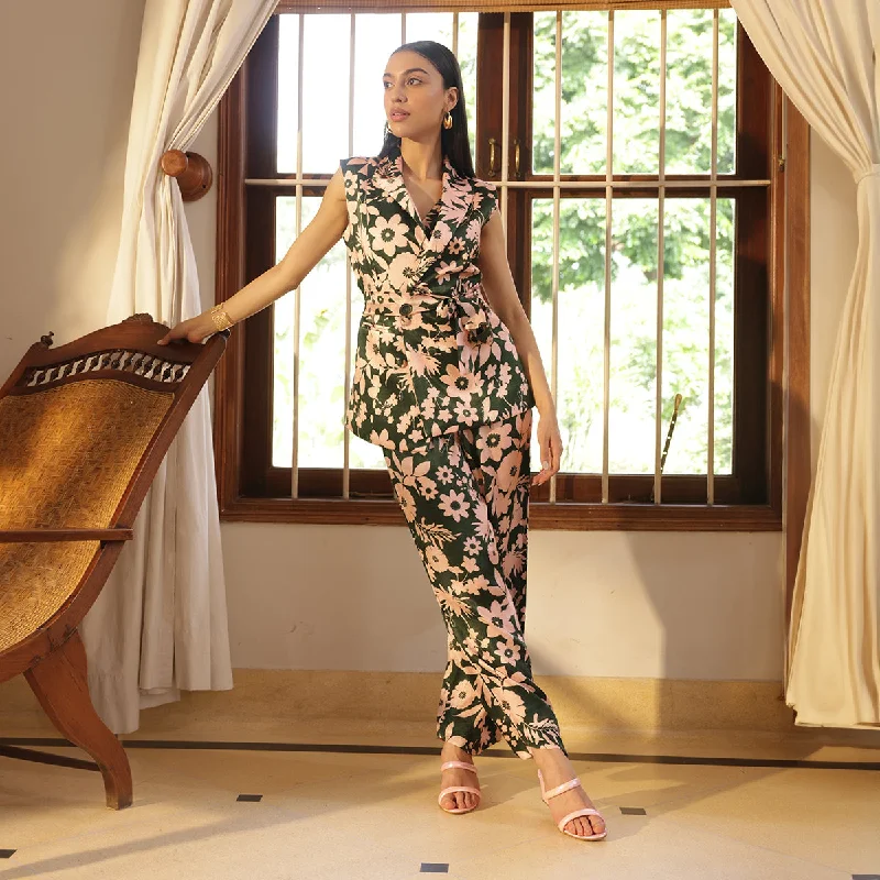 Only a Few Left – Order Now!Gaji Silk Blazer for Women | Half Sleeves | Floral Print | Green Only a Few Left – Order Now!Gaji Silk Blazer for Women | Half Sleeves | Floral Print | Green