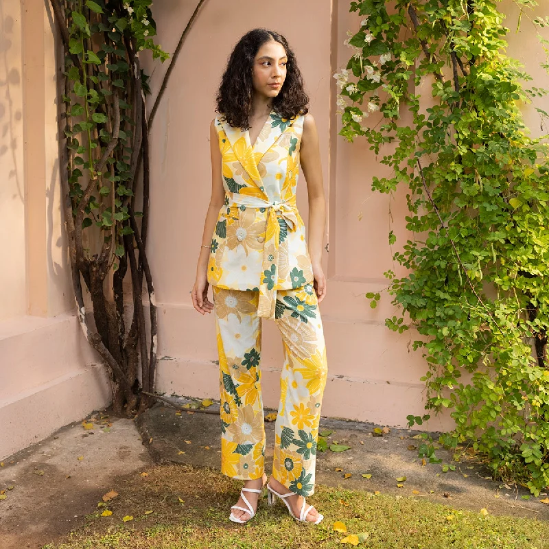 Crazy Discounts Inside!Gaji Silk Blazer for Women | Half Sleeves | Floral Print | Yellow Crazy Discounts Inside!Gaji Silk Blazer for Women | Half Sleeves | Floral Print | Yellow