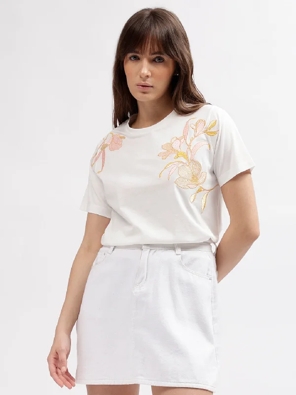 One Day Only – Huge Savings!Gant Women White Embroidered Round Neck Short Sleeves T-shirt One Day Only – Huge Savings!Gant Women White Embroidered Round Neck Short Sleeves T-shirt
